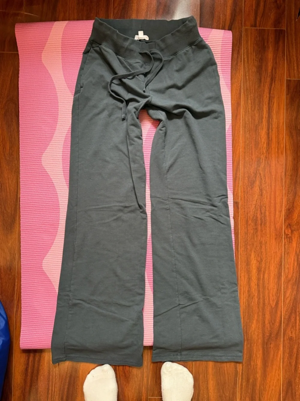 Viral bbl garage pants - Picture 3 of 7